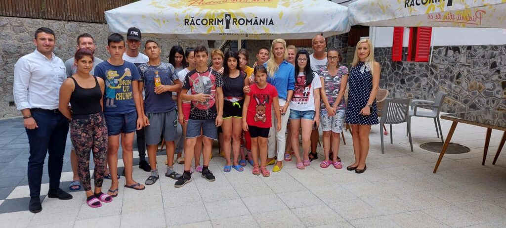 Vacanță pentru 20 de adolescenți din cadrul Complexului de Servicii Sociale FLOARE DE COLȚ din Târgoviște