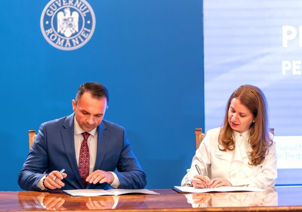 Primarul Târgoviștei a semnat contractul de finanțare pentru cel mai mare proiect privind dotarea unităților de învățământ