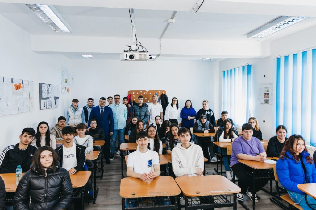 Primarul orașului Titu, Laurențiu Costache, prezent la Concursului de cultură generală AGER+Tehnologic, organizat de prof. Tănase Violeta Lavinia și prof. Oprea Ionuț Lucian