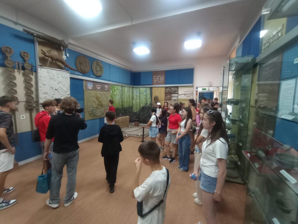 ELEVII DIN RAIONUL IALOVENI, ÎN VIZITĂ LA MUZEELE DIN TÂRGOVIȘTE